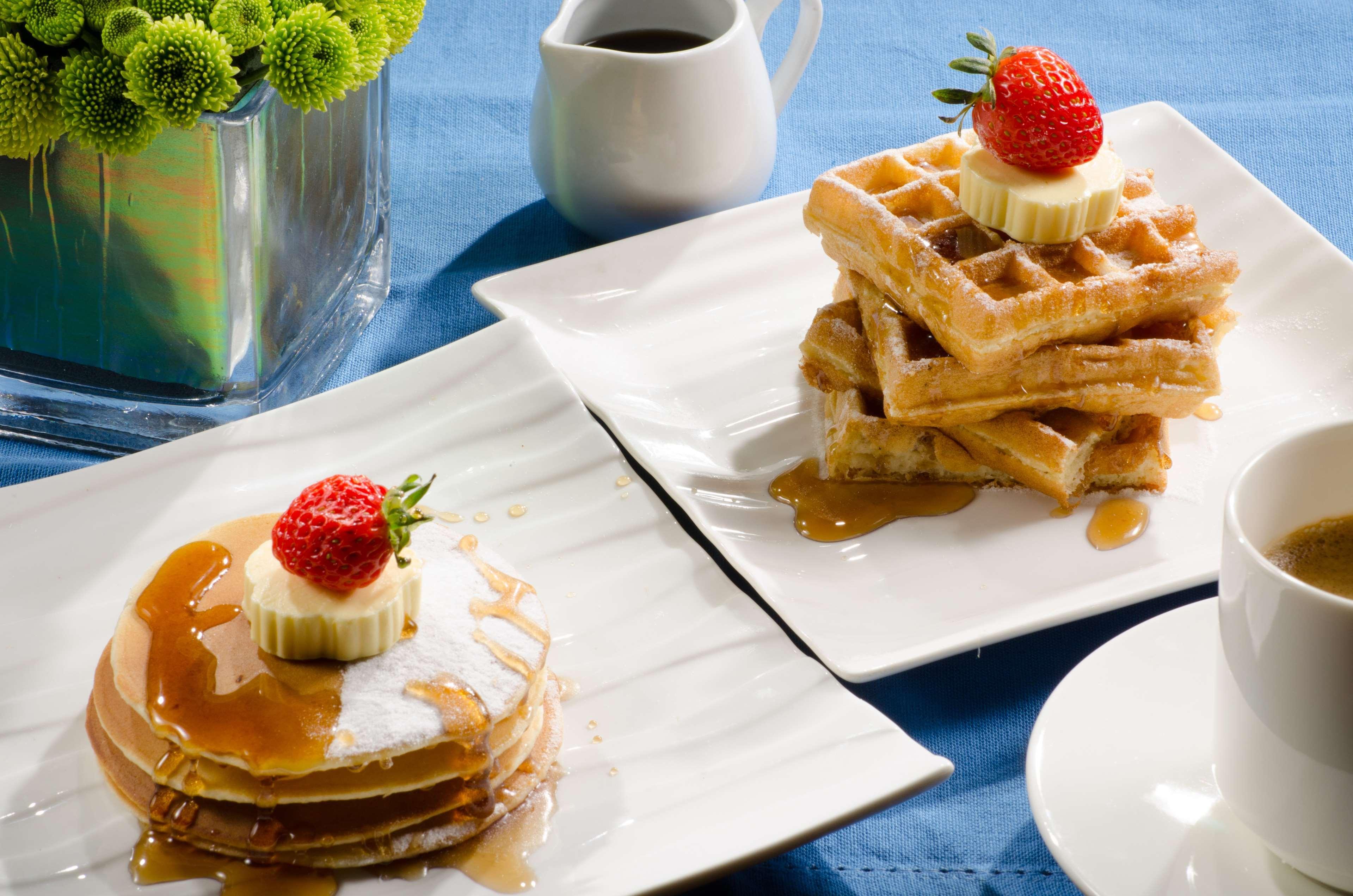 Hotel Hyatt Regency Kinabalu Kota Kinabalu Zewnętrze zdjęcie A stack of waffles