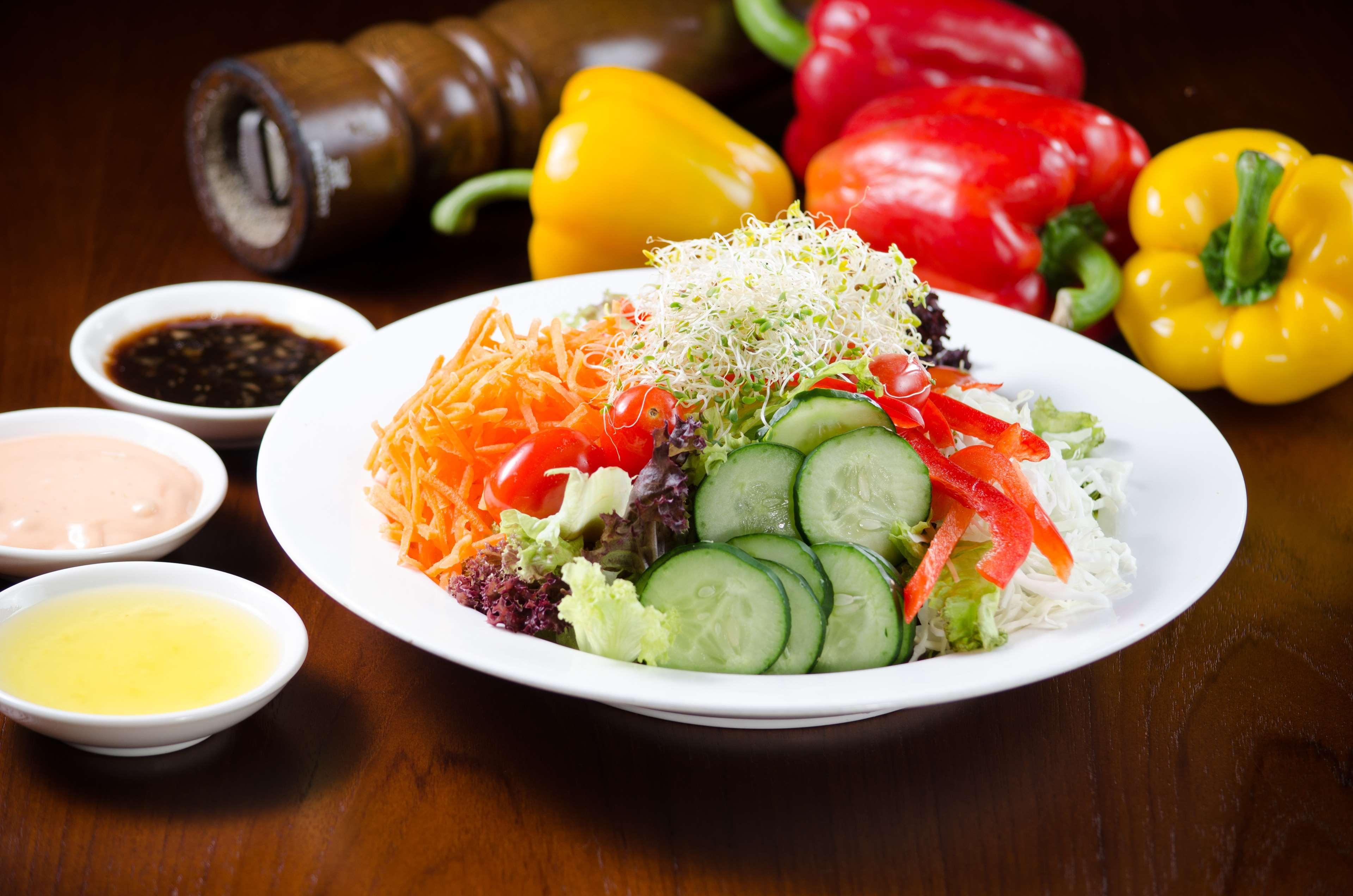 Hotel Hyatt Regency Kinabalu Kota Kinabalu Zewnętrze zdjęcie A salad with a variety of vegetables